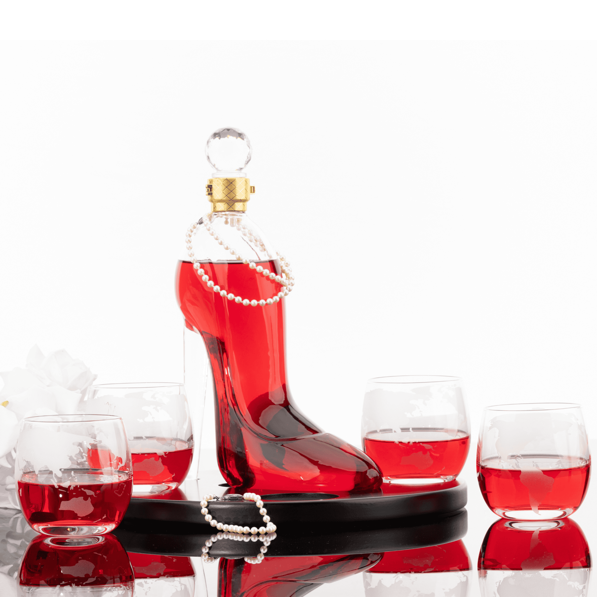 Don Vassie exquisite high heels shaped decanter 750 ml with 4 etched glasses and a wooden tray