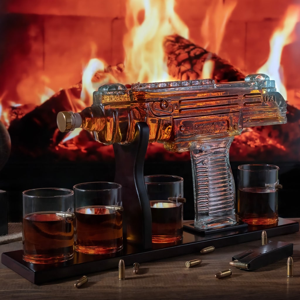 Uzi Submachine Gun Whiskey Gun Decanter 1000ml with 4 Bullet Whiskey Glasses & Wooden Base